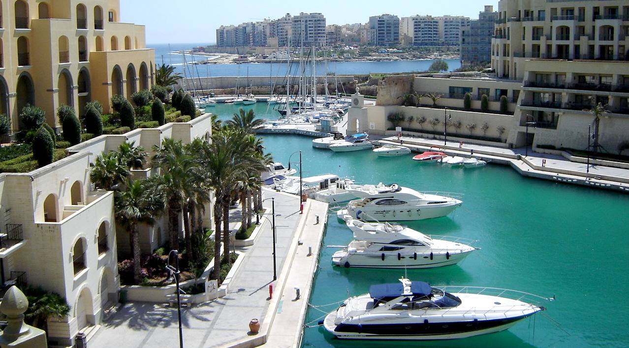 San Giulian marina, Malta